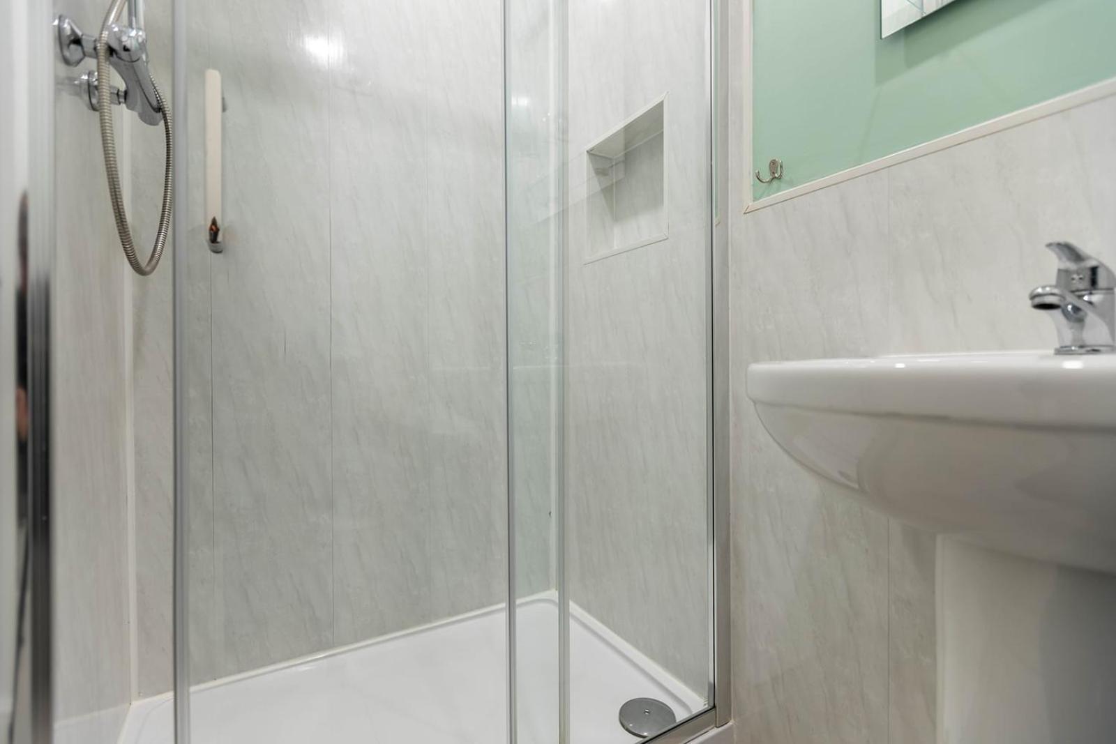 Windermere Studio Rooms - With Free Car Parking Onsite Exterior foto