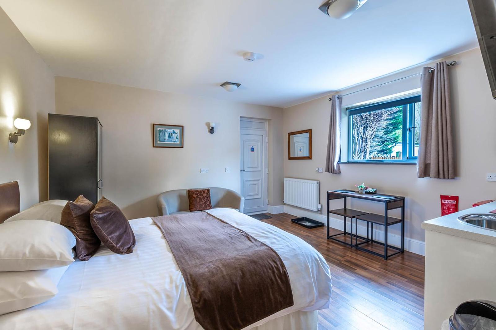 Windermere Studio Rooms - With Free Car Parking Onsite Exterior foto