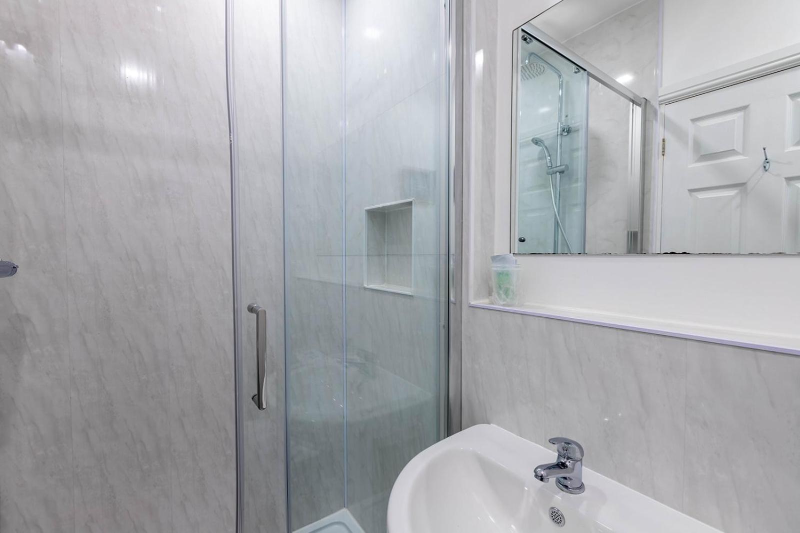 Windermere Studio Rooms - With Free Car Parking Onsite Exterior foto